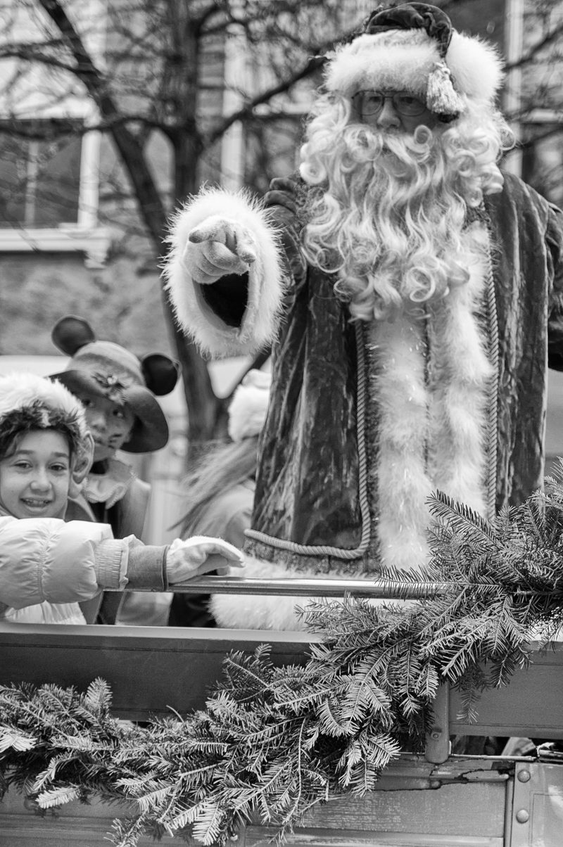 Black and white photograph, frame 40 of 45